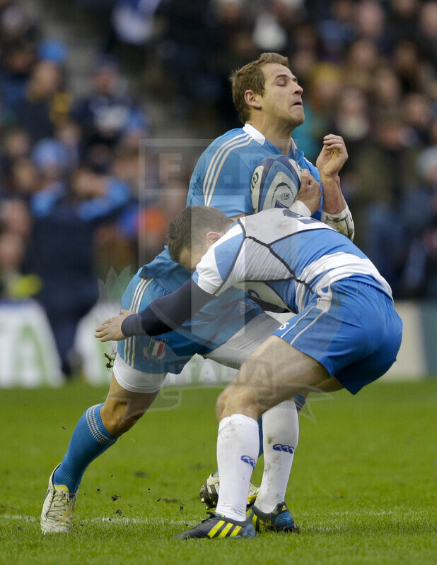 RBS 6 Nazioni 2013, Edimburgo, Murrayfield Stadium, 9-02-2013, Scozia v Italia. Tobias Botes viene placcato da Laidlaw