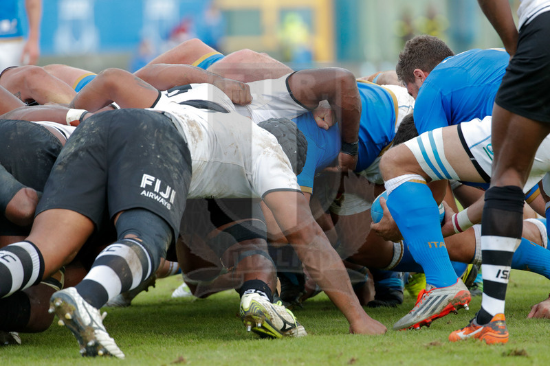 Credit Agricole Cariparma Test Match 2017, Catania, Stadio Massimino, 11-11-2017, Italia v Fiji. Marcello Violi introduce in mischia chiusa. Foto: Roberto Bregani / Fotosportit
