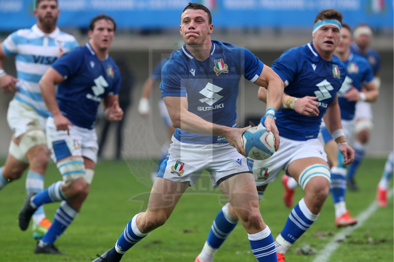 Autumn Nations Series 2021, Treviso, stadio di Monigo 13/11/2021, Italia v Argentina, Paolo Garbisi passa palla. Foto Daniele Resini/Fotosportit