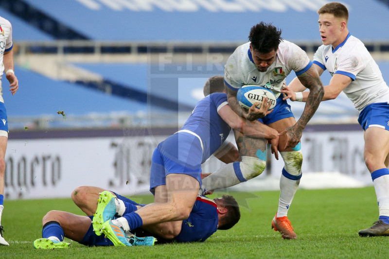 Guinness VI Nazioni 2021, Roma, Stadio Olimpico, 6/02/2021, Italia v Francia. Montanna Ioane placcato da Damian Penaud. Foto Roberto Bregani/Fotosportit