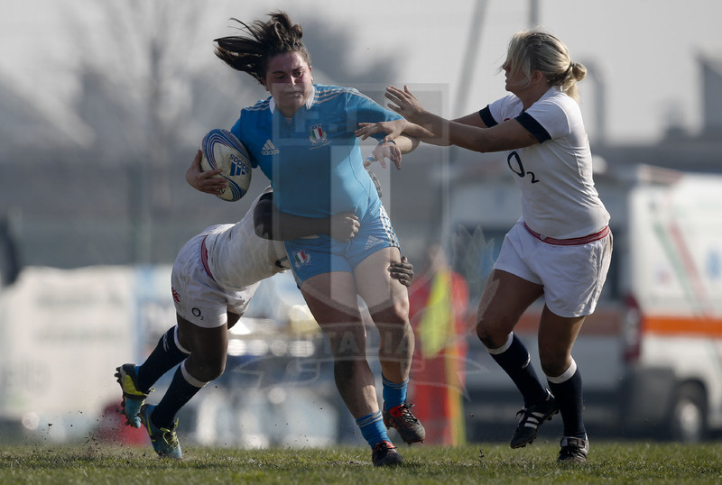 RBS 6 Nazioni Femminile 2014, Rovato (BS), Stadio Giulio e Silvio Pagani, 16-03-2014, Italia v Inghilterra. Melissa Bettoni tenta di superare l\