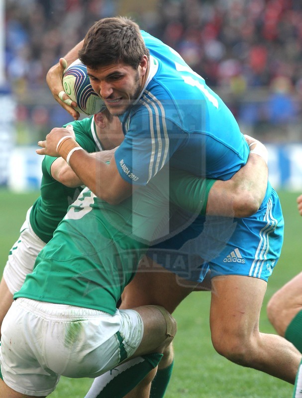 Sei Nazioni 2013, Roma, stadio Olimpico, 16/03/2013, Italia v Irlanda, Giovambattista Venditti si fa largo verso la meta.
