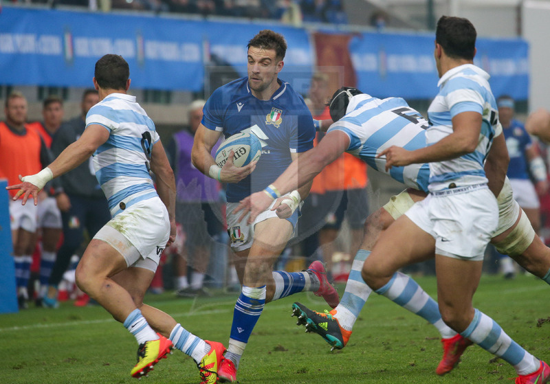 Autumn Nations Series 2021, Treviso, Stadio di Monigo, 13-11-2021, Italia vs Argentina. Edoardo Padovani attaccato da Tomas Lavanini. Foto: Roberto Bregani/Fotosportit