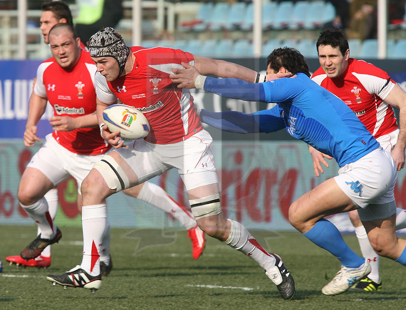 Rbs Sei Nazioni 2011, Roma, stadio Flaminio 26/02/2011, Italia v Galles, Dan Lydiate respinge Alessandro Zanni. Daniele Resini/Fotosportit
