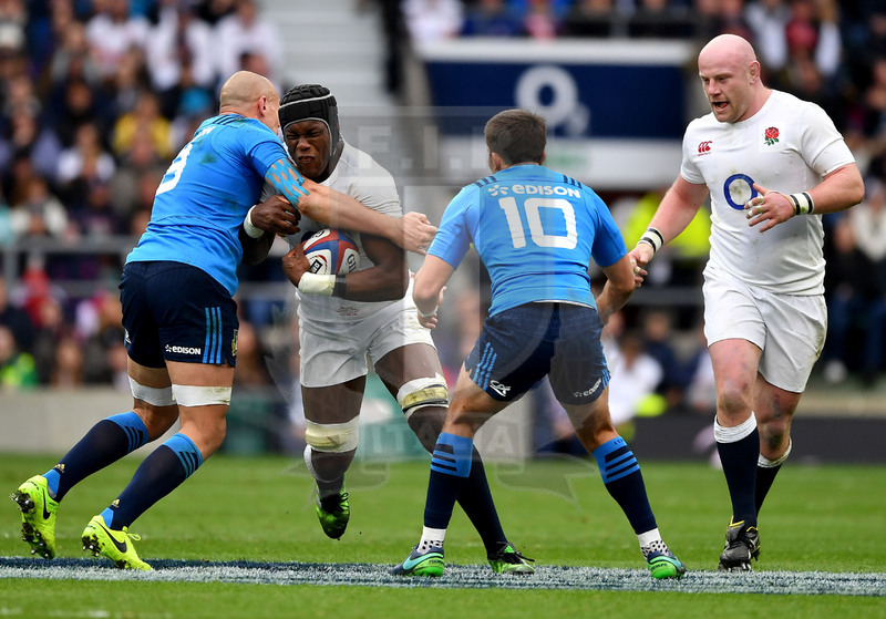 RBS Sei Nazioni 2017, Londra, Twickenham 26/02/2017, Inghilterra v Italia, Maro Itoje fermato da Parisse. Foto Tiziano Pucci/Fotosportit
