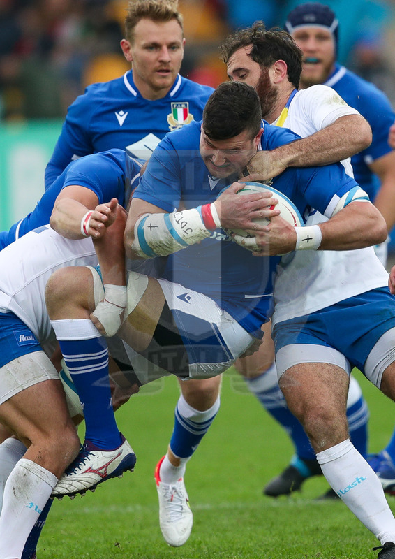 Autumn Nations Series 2021, Parma, Stadio Lanfranchi, 20-11-2021, Italia vs Uruguay. Sebastian Negri braccato da Santiago Civetta (d) e Nicolas Freitas. Foto: Roberto Bregani/Fotosportit