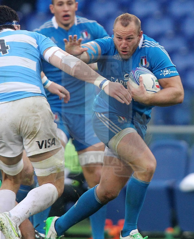 Cariparma test match 2013, Roma 23/11/2013, Italia v Argentina, Leonardo Ghraldini attaccato da Carizza. Foto Daniele Resini/Fotosportit