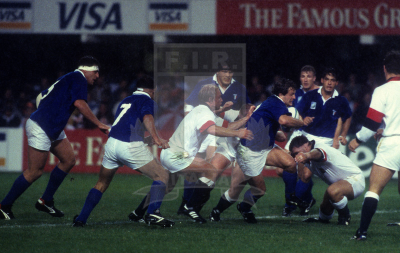 Rugby World Cup 1995, Pool B, Durban, Kings Park 31/05/1995, Inghilterra v Italia, Stefano Bordon attacca l\