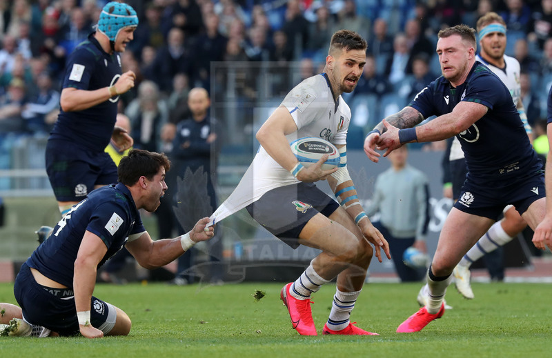 Guinness Sei Nazioni 2020, Round 3, Roma, Stadio Olimpico 22/02/2020, Italia v Scozia, Mattia Bellini trattenuto da Sean Maitland. Foto Daniele Resini/Fotosportit.