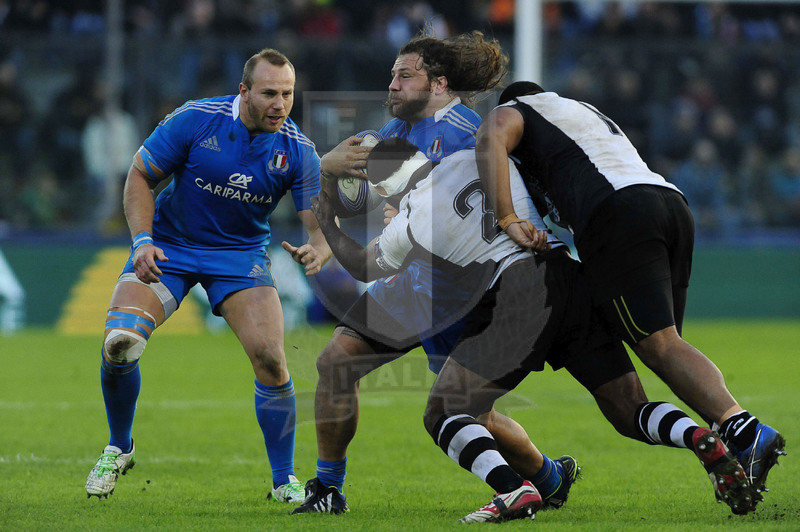 Cariparma Test Match 2013 - 16/11/2013, Cremona, Stadio Zini, Italia v Fiji, Martin Castrogiovanni lotta con due primelinee fijane: Veikoso e Yanuyanutawa
