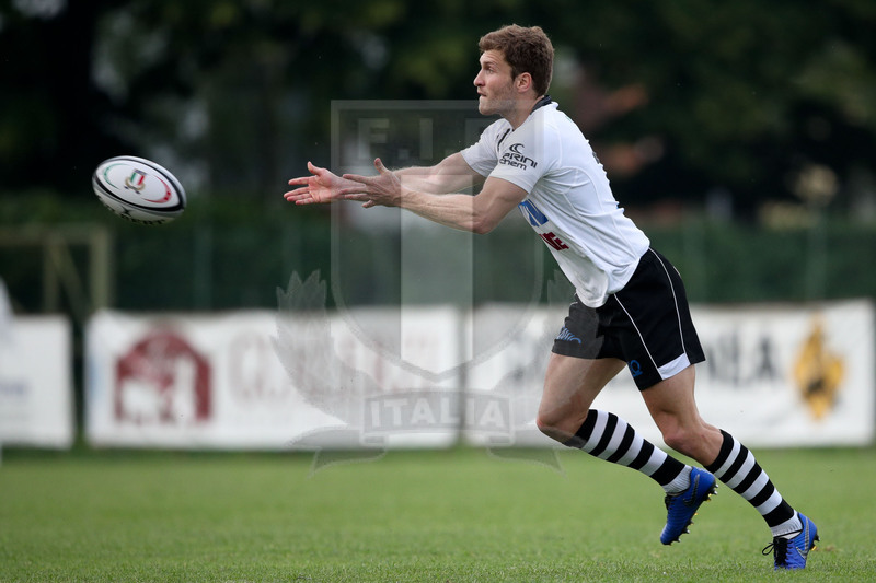 Rugby, Finale Serie A, Piacenza, Stadio Beltrametti, 9/06/2019, SITAV Lyons Piacenza v HSB Rugby Colorno. Barend Jacobus Potgieter apre palla. Foto Roberto Bregani/Fotosportit.