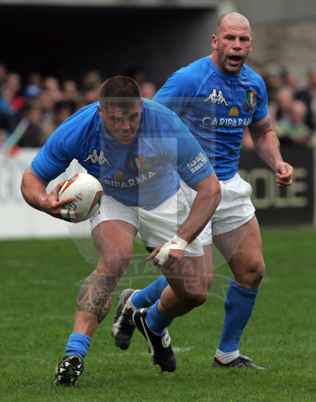 Sei Nazioni 2007, Roma, stadio Flaminio 10/03/2007, Italia v Galles, Andrea Lo Cicero con Alessandro Troncon in sostegno. Foto Daniele Resini/Fotosportit