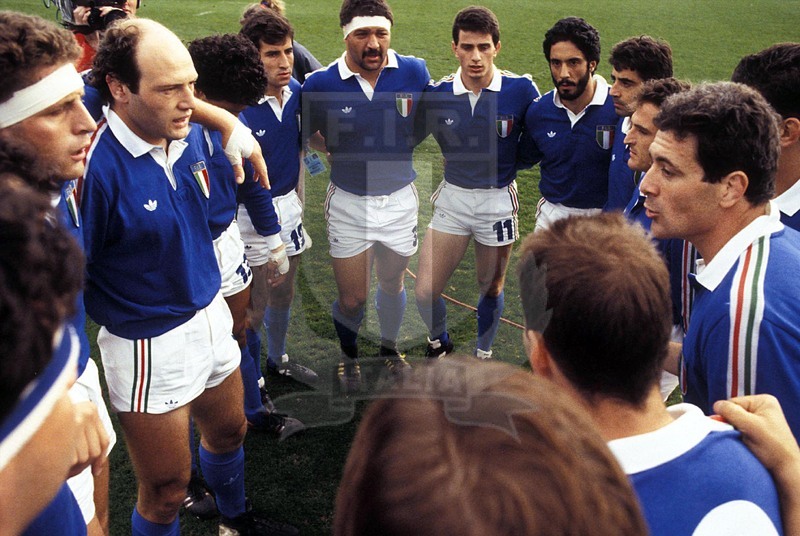 Rugby World Cup 1987, Pool 3, Christchurch, Lancaster Park 28/05/1987, Argentina v Italia, Marzio Innocenti, capitano, parla agli Azzurri prima del match. Foto Daniele Resini/Fotosportit