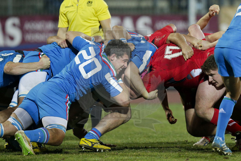 RBS 6 Nazioni U20 2015, Rovereto (TN), Stadio Quercia, 20-03-2015, Italia U20 v Galles U20. La spinta di Matteo Cornelli in mischia chiusa. Foto: Roberto Bregani/Fotosportit