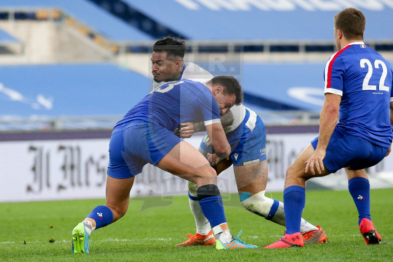 Guinness VI Nazioni 2021, Roma, Stadio Olimpico, 6/02/2021, Italia v Francia. Montanna Ioane attacca Arthur Vincent. Foto Roberto Bregani/Fotosportit