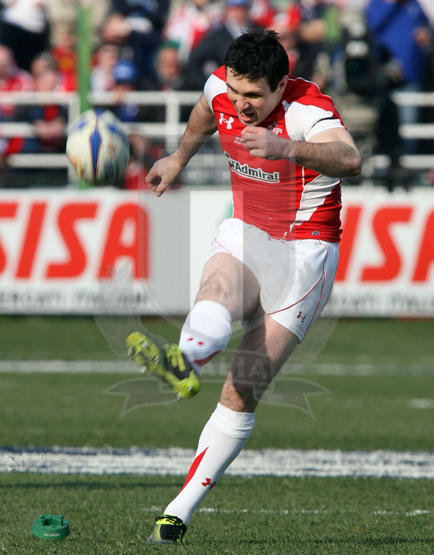 Rbs Sei Nazioni 2011, Roma, stadio Flaminio 26/02/2011, Italia v Galles, Stephen Jones al calcio tattico. Daniele Resini/Fotosportit