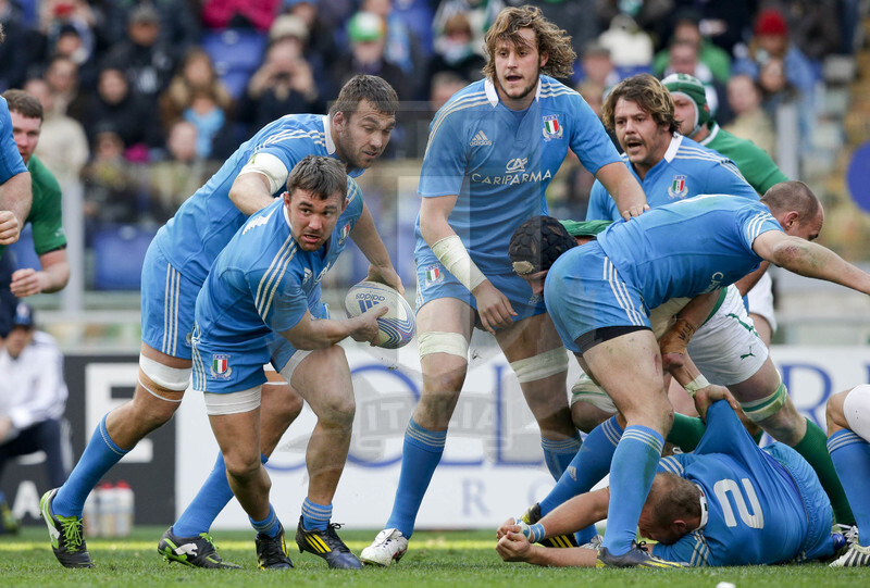 RBS 6 Nazioni 2013, Roma, Stadio Olimpico, 16-03-2013, Italia v Irlanda. Simone Favaro raccoglie e apre dalla ruck