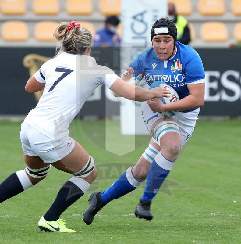 Sei Nazioni Donne 2021, Parma, stadio Lanfranchi 10/04/2021, Italia v Inghilterra, Ilaria Arrighetti difende palla da Vicky Fleetwood. foto Daniele Resini/Fotosportit