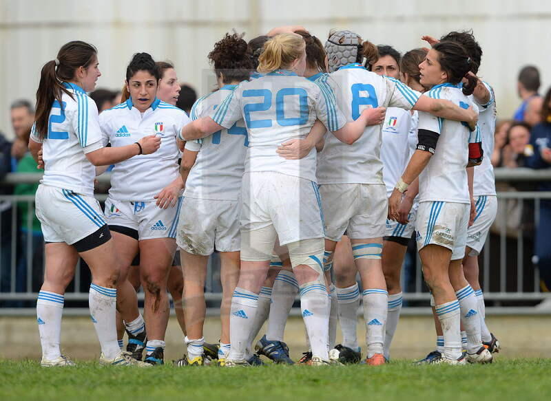 Sei Nazioni Donne 2014, Santa Maria Capua Vetere, stadio Francesco Casino, 23-02-2014, Italia Donne v Scozia Donne. Esultanza delle azzurre dopo il fischio finale, foto: Massimiliano Pratelli