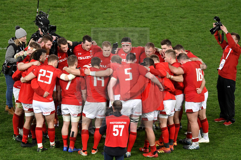 Guinness Sei Nazioni 2019, Round 2, Roma, Stadio Olimpico 09/02/2019, Italia v Galles, il cerchio dei gallesi a fine match. Foto Andrea Staccioli / Resini / Insidefoto