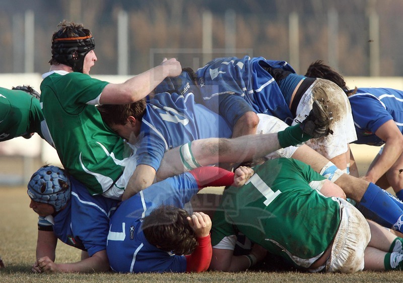 Badia Polesine, 18/02/2011, Italia Under18 v Irlanda Under 18, contro-ruck azzurra. l\