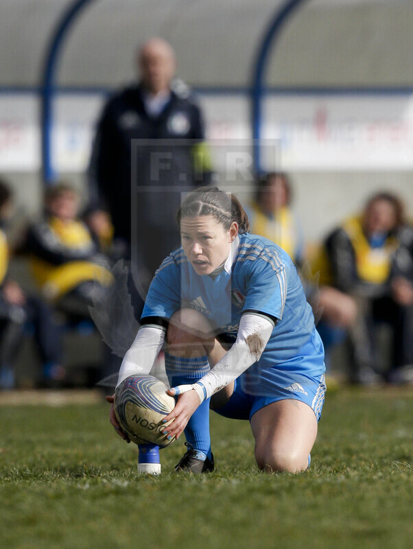 RBS 6 Nazioni Femminile 2013, Benevento, Campo Pace Vecchia, 24-02-2013, Italia v Galles. Veronica Schiavon si appresta a calciare una punizione