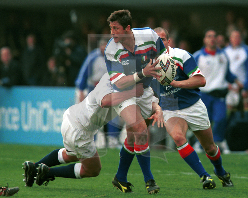 Lloyds TSB Sei Nazioni 2000, Round 4, Roma, stadio Flaminio 18/03/2000, Italia v Inghilterra, Luca Martin cerca il sostegno. Foto Daniele Resini/Fotosportit