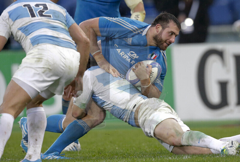 Cariparma Test Match 2013, Roma, Stadio Olimpico, 23-11-2013, Italia v Argentina. Robert Barbieri viene placcato da Juan Imhoff Foto Roberto Bregani / Fotosportit