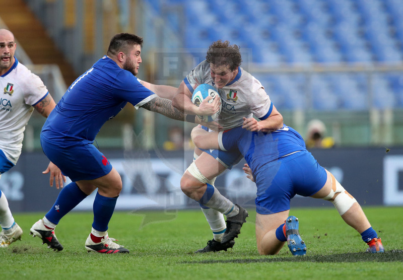 Guinness VI Nazioni 2021, Roma, Stadio Olimpico, 6/02/2021, Italia v Francia. Montanna Ioane placcato da Paul Willemse. Foto Roberto Bregani/Fotosportit