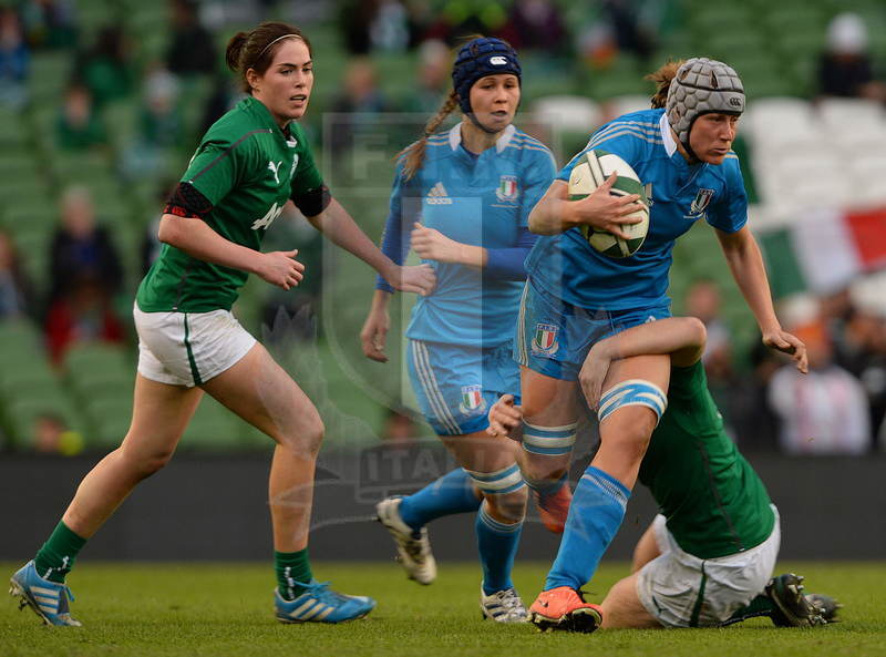 Sei Nazioni femminile 2014, Dublino, Aviva Stadium, 08-03-2014, Irlanda v Italia, Silvia Gaudino placcata da Gillian Bourke, foto: Massimiliano Pratelli