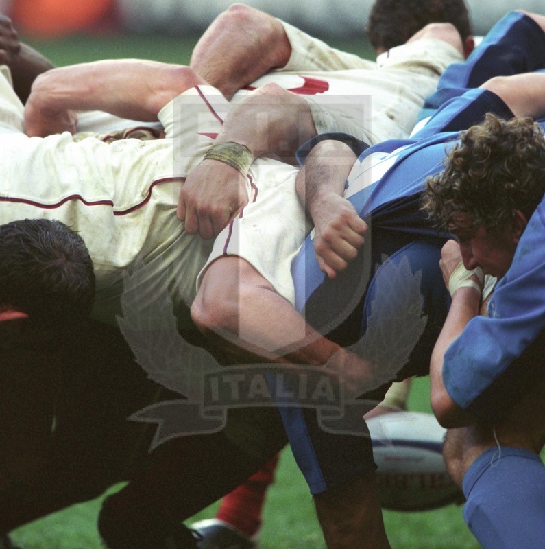 Sei Nazioni 2002, Parigi, Stade de France 2002/02/02, mischie a confronto. Foto Daniele Resini/Fotosportit