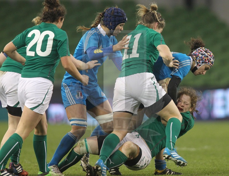 Rbs Sei Nazioni Donne 2014, Dublino, Aviva Stadium, 08/03/2014, Italia v Irlanda, Michela Sillari con Alice Trevisan in sostegno. Foto Daniele Resini/Fotosportit