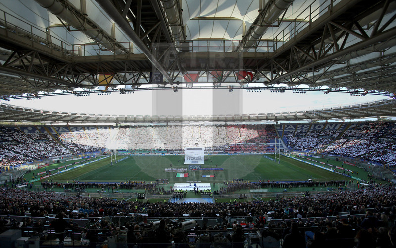 ROMA 03-02-2013 STADIO OLIMPICO RUGBY 6 NAZIONI ITALIA VS FRANCIA NELLA FOTO LE SQUADRE A CENTROCAMPO DURANTE GLI INNI NAZIONALI FOTO MATTEO CIAMBELLI / FOTOSPORTIT