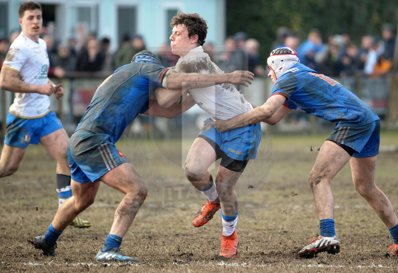 Test match U18, Badia Polesine 24/02/2018, Italia U18 v Francia U18, il centro Paolo Garbisi attacca un intervallo.