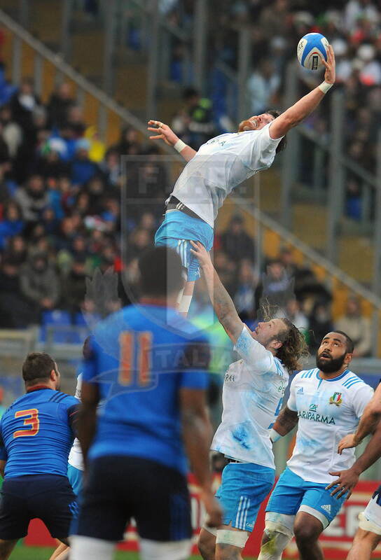 RBS Sei Nazioni 2015, Roma, stadio Olimpico 15/03/2015, Italia v Francia, touche difficile per George Biagi. Max Pratelli/FOTOSPORTIT