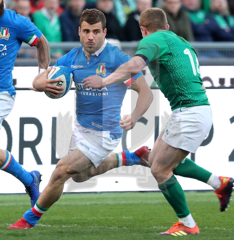 Guinness Sei Nazioni 2019, Round 3, Roma, stadio Olimpico 24/02/2019, Italia v Irlanda, Tommaso Castello cambia passo su Earls. Foto Daniele Resini/Fotosportit