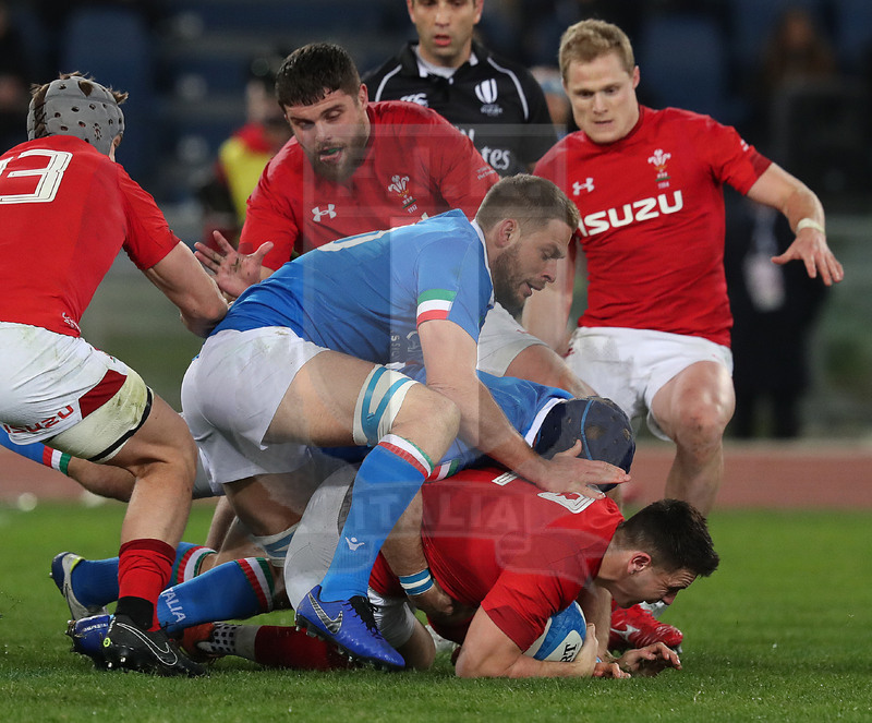 Guinness Sei Nazioni 2019, Round 2, Roma, Stadio Olimpico 09/02/2019, Italia v Galles, Marco Barbini porta a terra Watkin. Foto Daniele Resini/Fotosportit