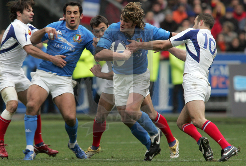 Sei Nazioni 2006, Parigi, Stade de France 25/02/2006, Francia v Italia, break di Misco Bergamasco. Foto Daniele Resini/Fotosportit