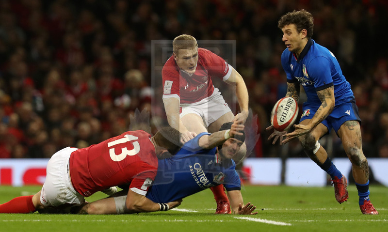 Guinness Sei Nazioni 2020, Round 1, Cardiff, Principality Stadium 01/02/2020, Galles v Italia, Carlo Canna cerca placcato da George North ricicla palla su Minozzi. Hadleigh Parkes accorre. Foto Daniele Resini/Fotosportit