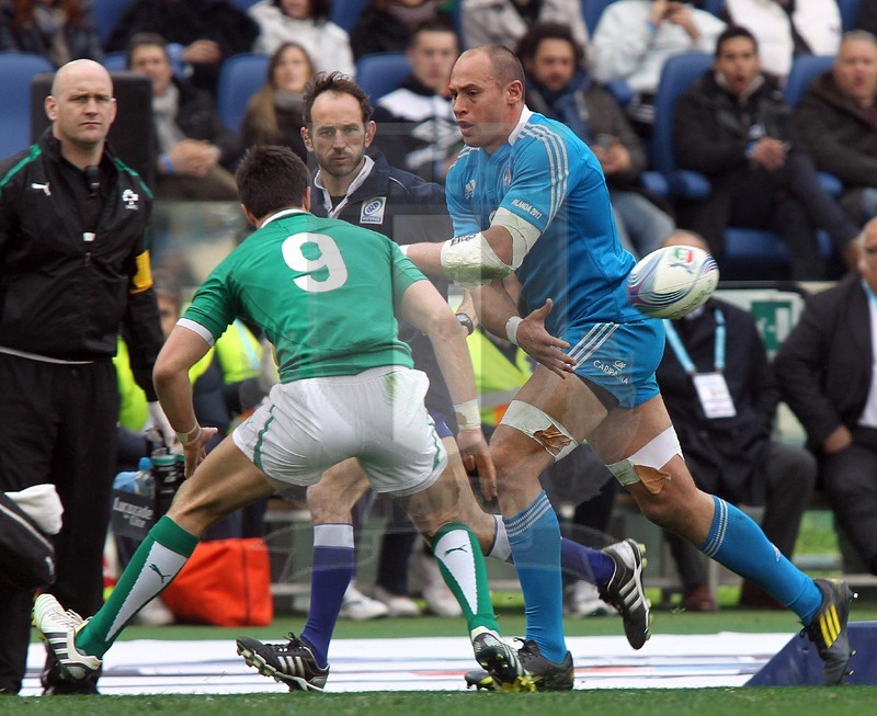 Sei Nazioni 2013, Roma, Stadio Olimpico, 16-03-2013, Italia v Irlanda, Sergio Parisse passa palla.