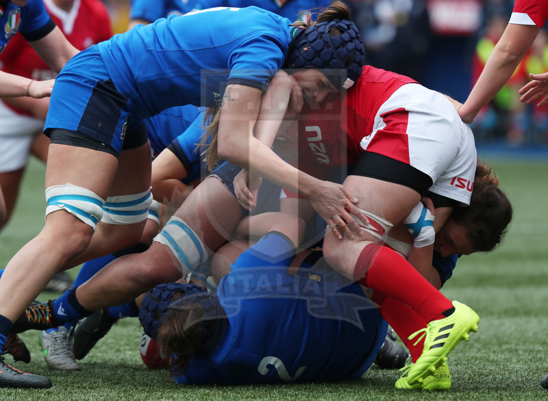 Guinness Sei Nazioni Donne 2020, Cardiff, Arms Park 02/02/2020 Galles Donne v Italia Donne, pulizia di Giordana duca in ruck. Foto Daniele Resini/Fotosportit