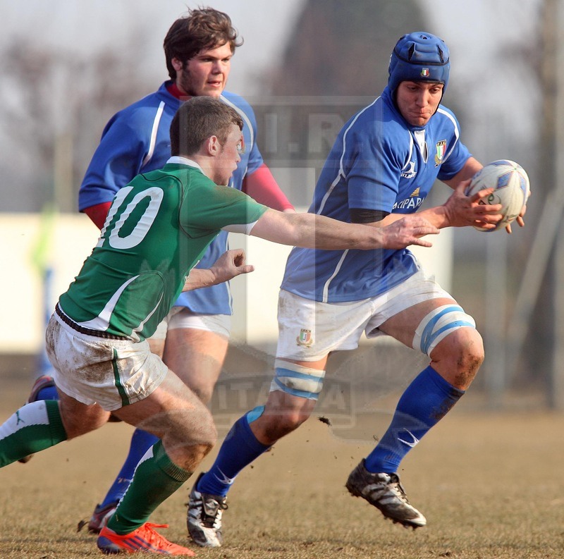 Badia Polesine, 18/02/2011, Italia Under18 v Irlanda Under 18, Filippo Scalvi fronteggiato da Cleary. In sostegno, Marco Silva.