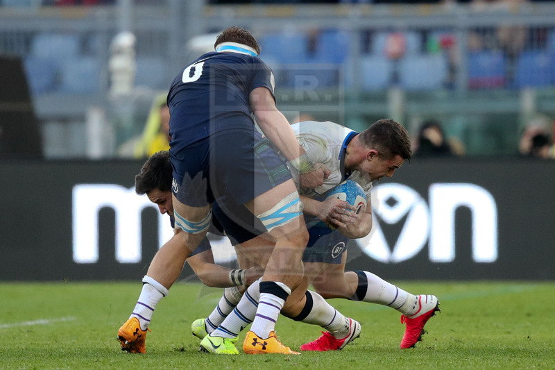 Guinness Sei Nazioni 2020, Round 3, Roma, Stadio Olimpico, 22/02/2020, Italia v Scozia. Luca Morisi placcato da Sam Johnson. Foto Roberto Bregani/Fotosportit