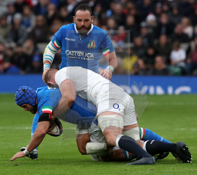 Guinness Sei Nazioni 2019, Round 4, Londra, Twickenham 09/03/2019, Inghilterra v Italia, Dean Budd portato a terra, accorre Simone Ferrari. Foto Daniele Resini/Fotosportit
