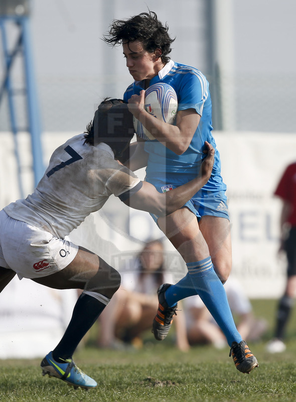 RBS 6 Nazioni Femminile 2014, Rovato (BS), Stadio Giulio e Silvio Pagani, 16-03-2014, Italia v Inghilterra. Manuela Furlan placcata da Margaret Alphonsi. Foto: Roberto Bregani