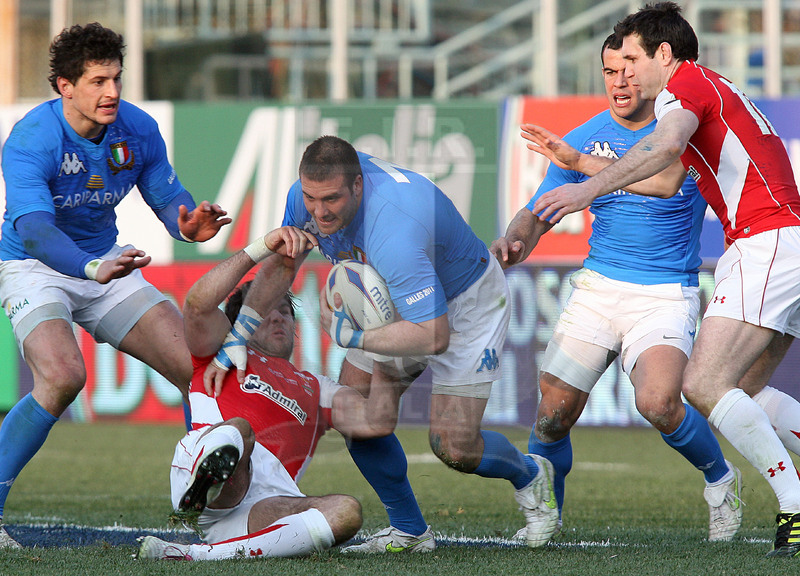 Rbs Sei Nazioni 2011, Roma, stadio Flaminio 26/02/2011, Italia v Galles, Robert Barbieri difende palla. Daniele Resini/Fotosportit