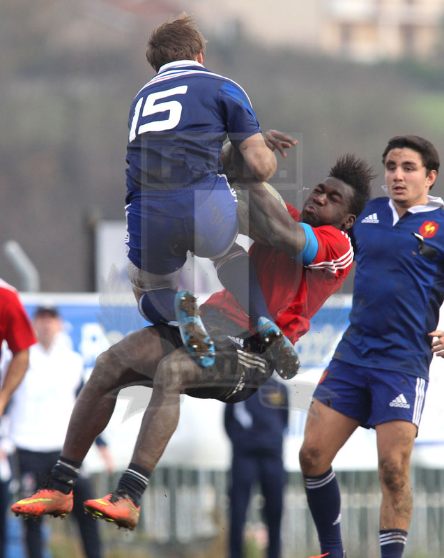 Benevento, 10 gennaio 2014, Nazionale italiana Under 20 v Accademia di Marcoussis, palla aerea contesa fra Patrick Agbasse e l\