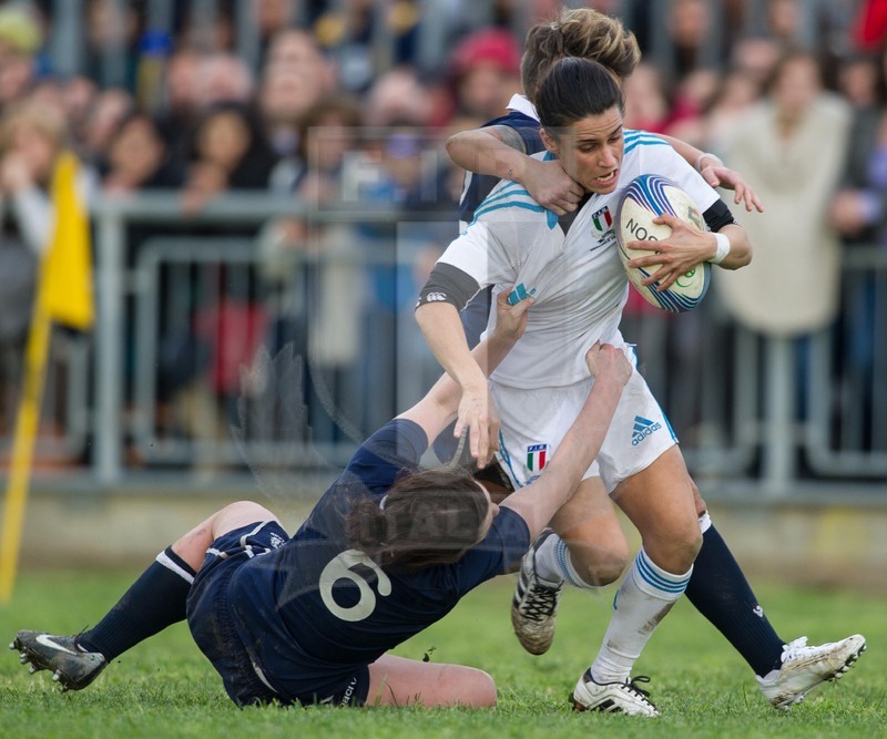 Sei Nazioni Donne 2014, Santa Maria Capua Vetere, stadio Francesco Casino, 23-02-2014, Italia Donne v Scozia Donne, Ruth Slaven placca Sara Barattin. Foto Elena Barbini.