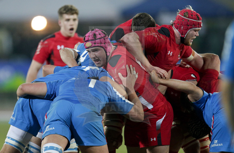 RBS 6 Nazioni U20 2015, Rovereto (TN), Stadio Quercia, 20-03-2015, Italia U20 v Galles U20. Keagan Bale e Joe Daviess in maul. Foto: Roberto Bregani/Fotosportit