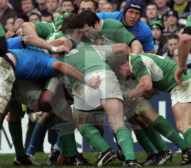 Sei Nazioni 2006, Dublino, Lansdowne road 04/02/2006, Irlanda v Italia, drive irlandese, Carlo del Fava controlla.. Foto Daniele Resini/Fotosportit
